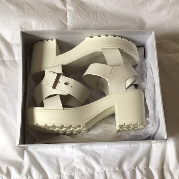 Steve Madden Shoes - Steve Madden white platform heels